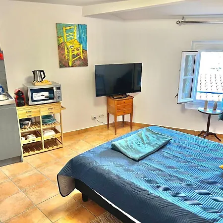 Meuble-vue Mer-vieux Hyeres- Centre Medieval Coeur De Apartamento